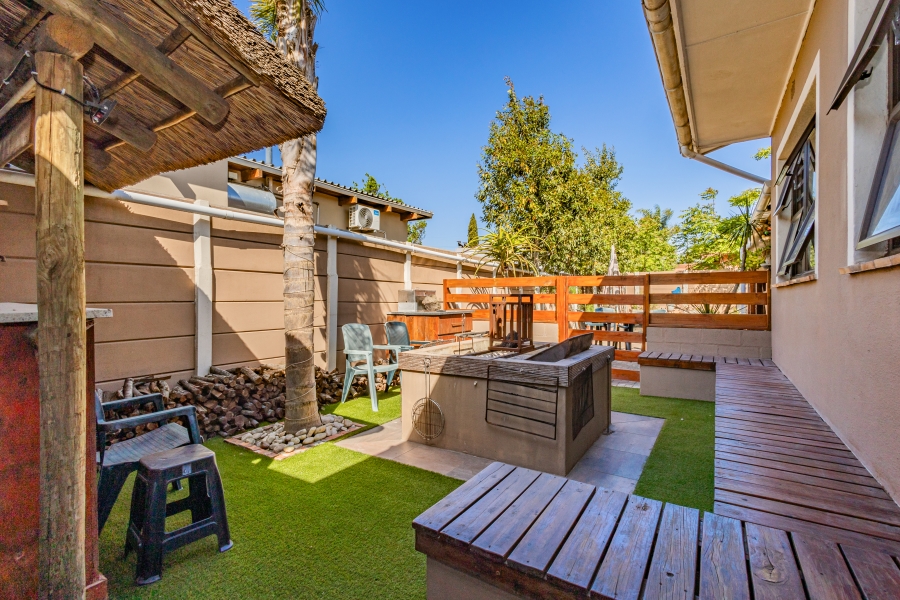 5 Bedroom Property for Sale in Peerless Park Western Cape